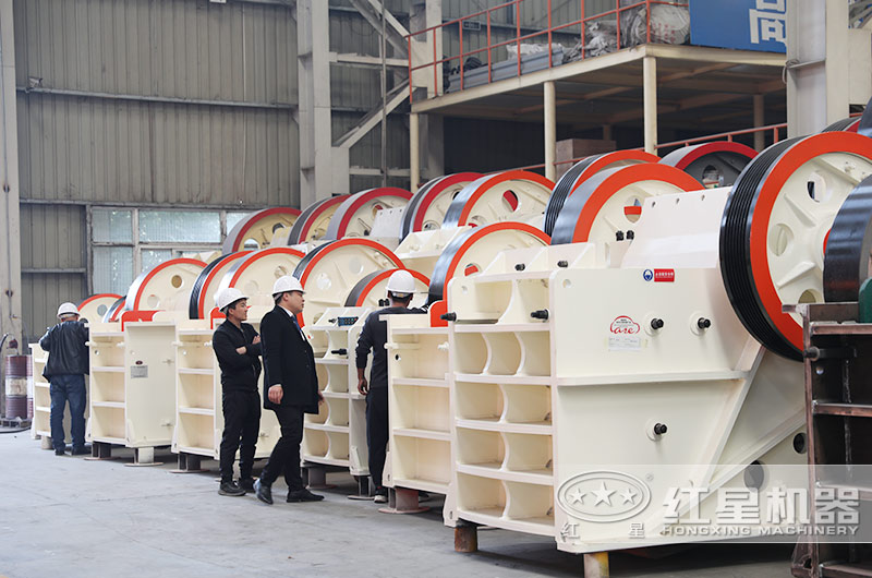 柴油機(jī)帶的破碎機(jī)效果好嗎？有沒(méi)有移動(dòng)的