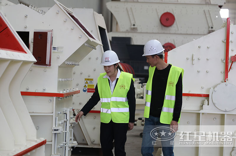 有1萬(wàn)至2萬(wàn)左右的的小型碎石機(jī)嗎？