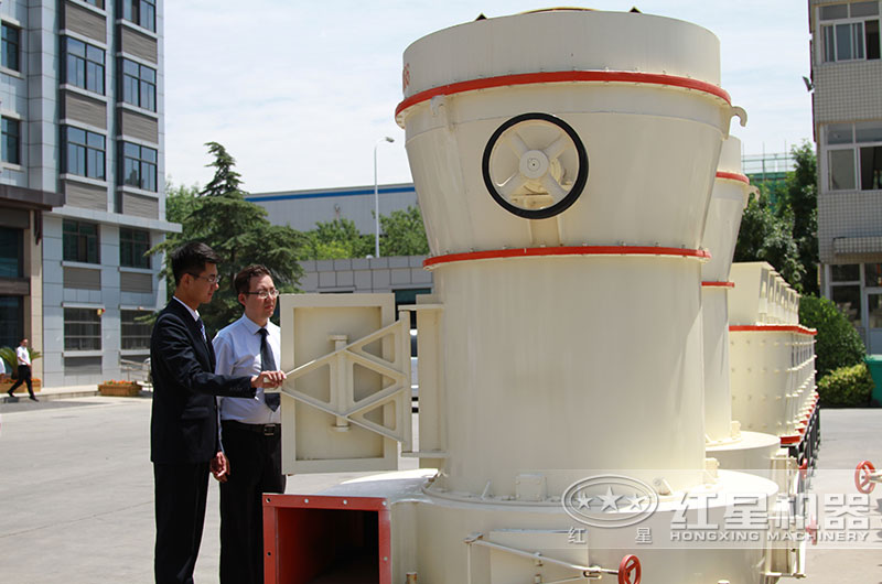 客戶(hù)來(lái)廠考察HGM超細(xì)磨