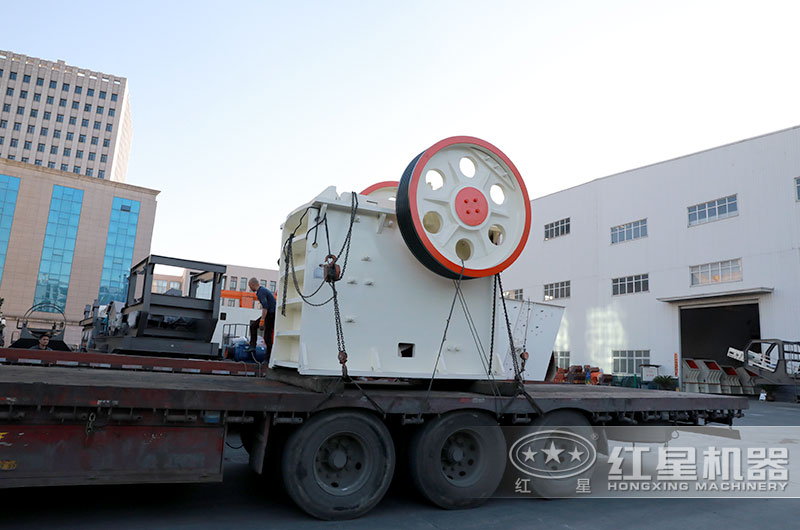 客戶46顎破機裝車發(fā)貨現場