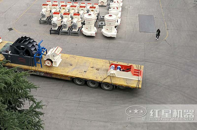 客戶(hù)訂購(gòu)的小型錘式破碎機(jī)準(zhǔn)備發(fā)貨現(xiàn)場(chǎng)