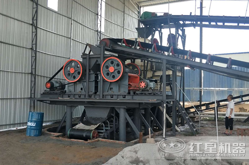 顎式碎裂設(shè)備的顎板有什么作用？宜采用哪種材料制作？