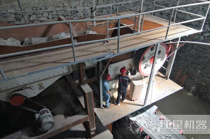 瀝青混凝土用輝綠巖還是玄武巖？鄂式破碎機(jī)碎輝綠巖怎樣？