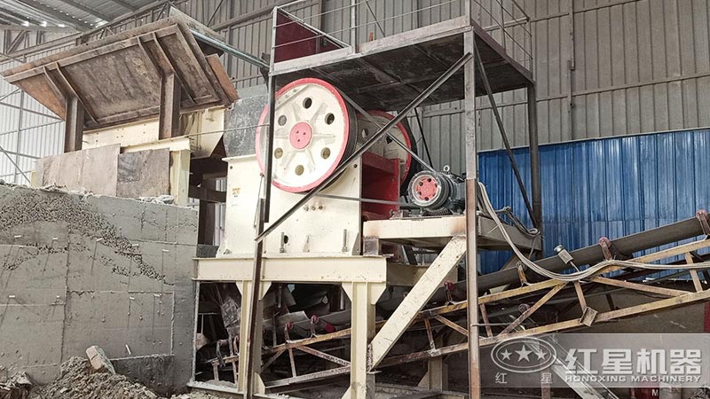 破碎機(jī)250x400自重多少噸？有全自動(dòng)的嗎